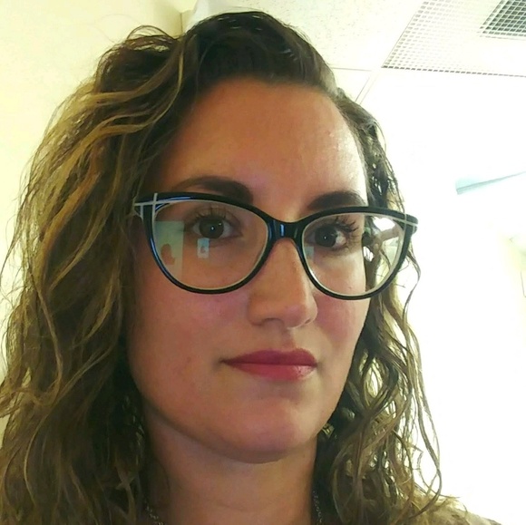 Profile Picture of Dana Carfora (@dana0884) on Poshmark