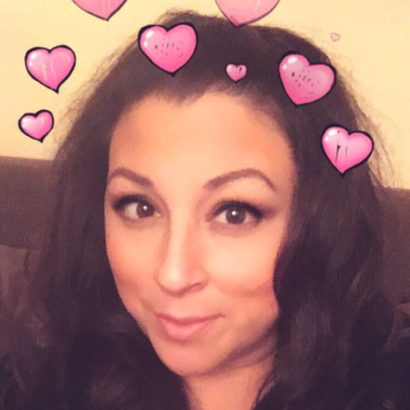 Profile Picture of Denise Seutter (@kcniece3) on Poshmark