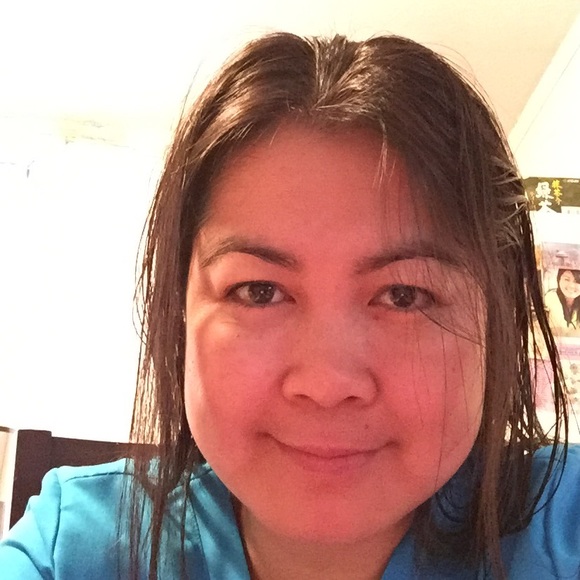 Profile Picture of Alice Napiza (@allisonzoe1) on Poshmark