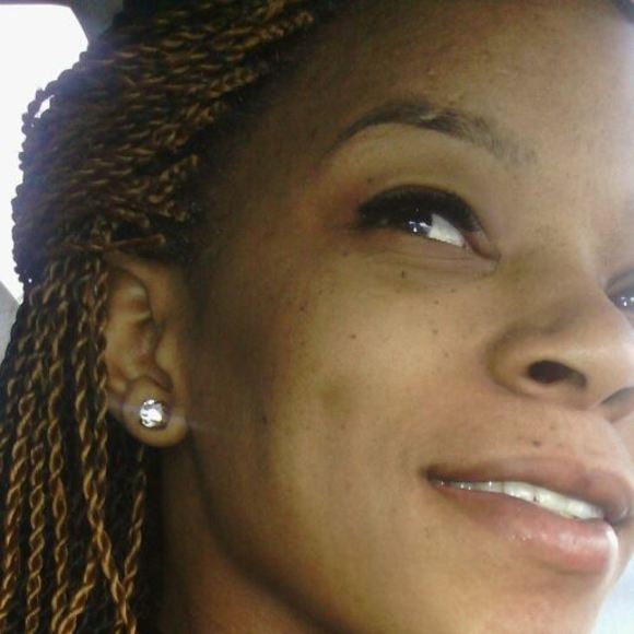 Profile Picture of Elizabeth Brewer (@ybn) on Poshmark