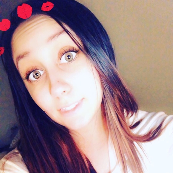 Profile Picture of Alexis Ignatz (@lexirae2019) on Poshmark