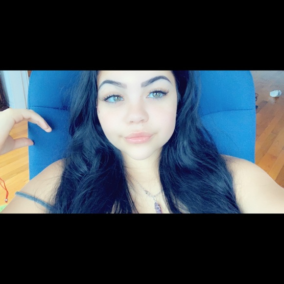 Profile Picture of Stephanie Mancillas (@stephanie10233) on Poshmark