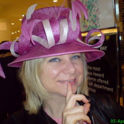 Profile Picture of Deborah Hills (@archangeldeb) on Twitter