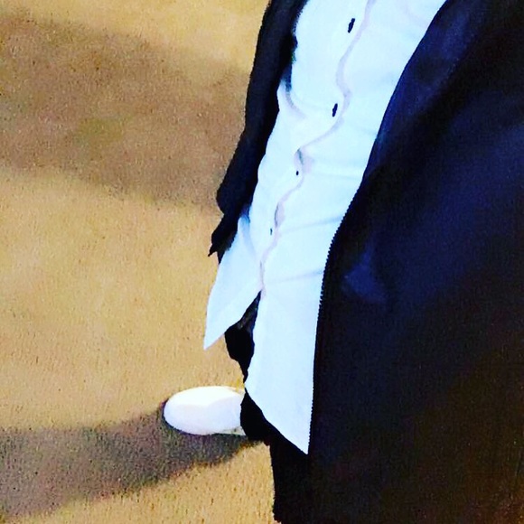 Profile Picture of Cyrille Ngong (@keroeuro) on Poshmark