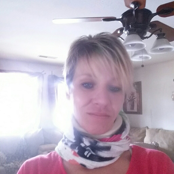 Profile Picture of Hope Wiebold (@family_love2017) on Poshmark