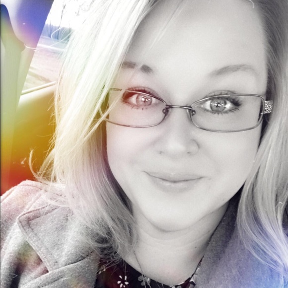 Profile Picture of Kelly Eighinger (@kferg20) on Poshmark