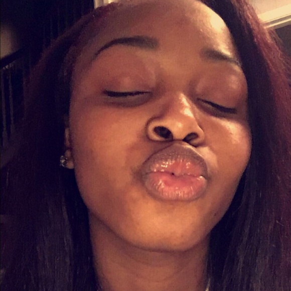 Profile Picture of Alviane Williams (@alviane) on Poshmark