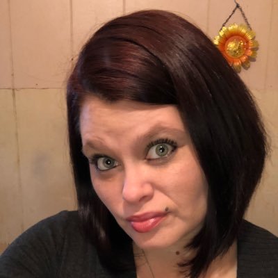 Profile Picture of Elizabeth Perron (@Perron15A) on Twitter