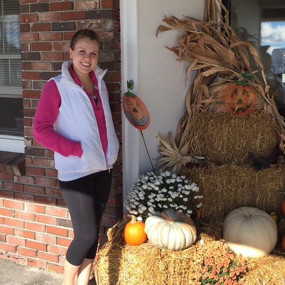 Profile Picture of Molly Blaauboer (@mollygb123) on Poshmark