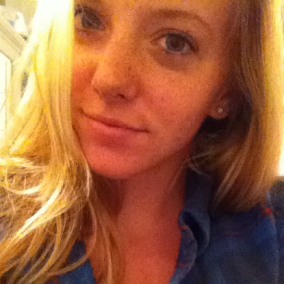 Profile Picture of Haley Engemann (@haleye26) on Poshmark