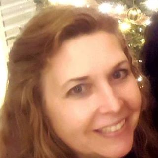 Profile Picture of Lesley Fleming (@lcfbiz) on Facebook