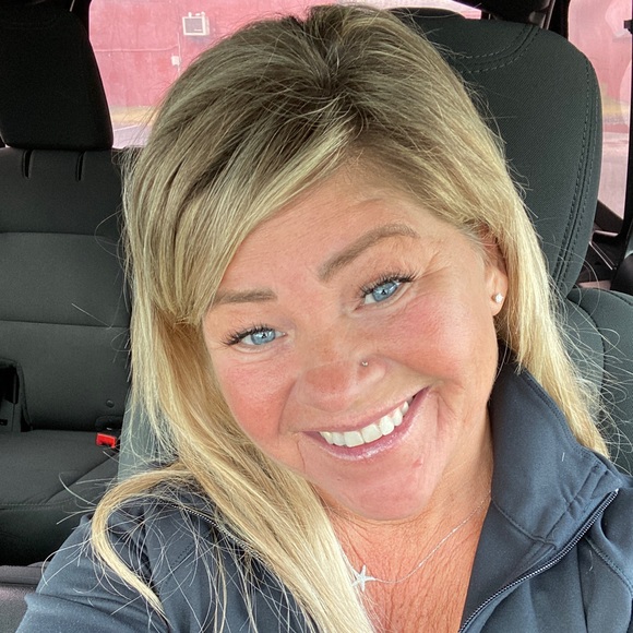 Profile Picture of Cora Sninsky (@cdemay9153) on Poshmark