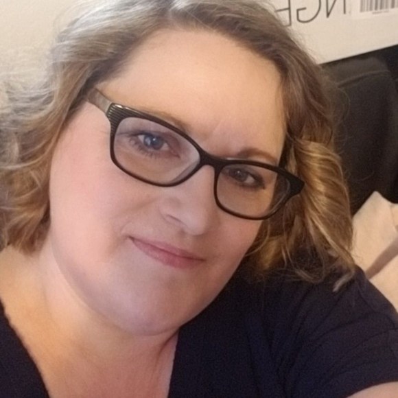 Profile Picture of Beth Cochrane (@bethcochrane) on Poshmark