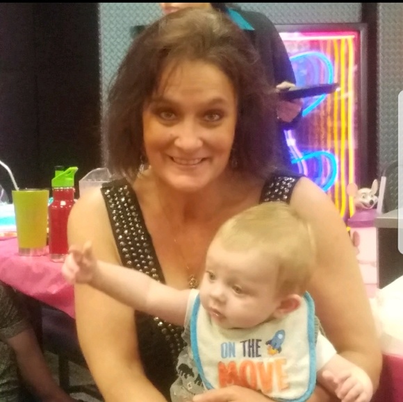 Profile Picture of Jacqueline Cruikshanks (@jcruikshanks) on Poshmark