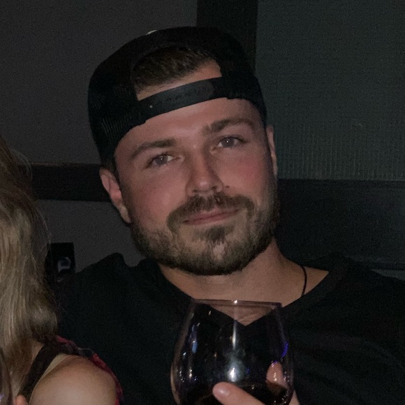 Profile Picture of Bryan Valentine (@bvalentine90) on Poshmark