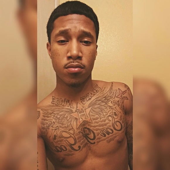 Profile Picture of Adrian Mason (@kania2966) on Poshmark