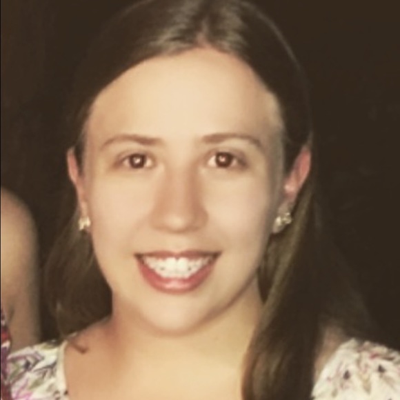 Profile Picture of Sarah Lewin (@sjlewlew) on Poshmark