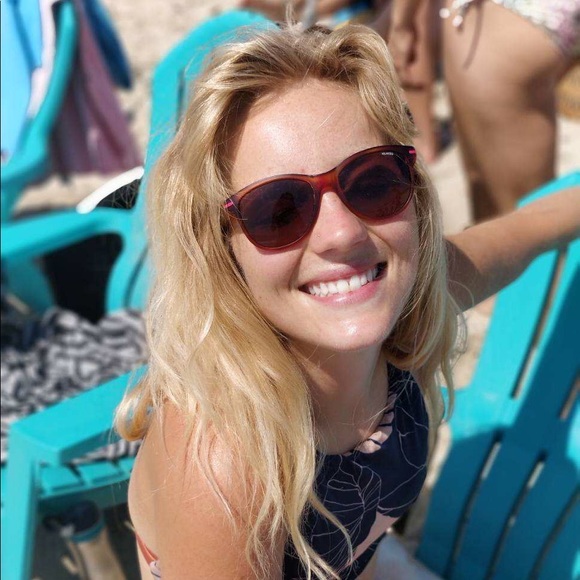 Profile Picture of Jayleen Troutwin (@jtroutwin) on Poshmark