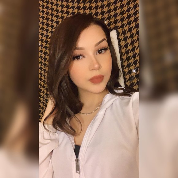 Profile Picture of Ching Ching (@chingching11) on Poshmark