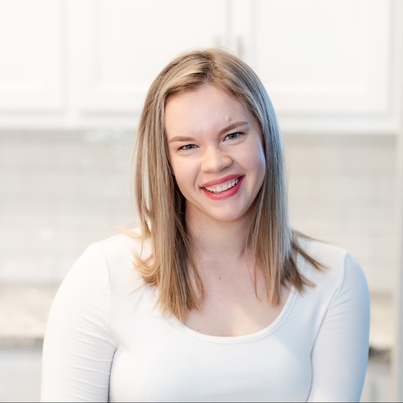 Profile Picture of Lisa Day (@lisaday405) on Poshmark