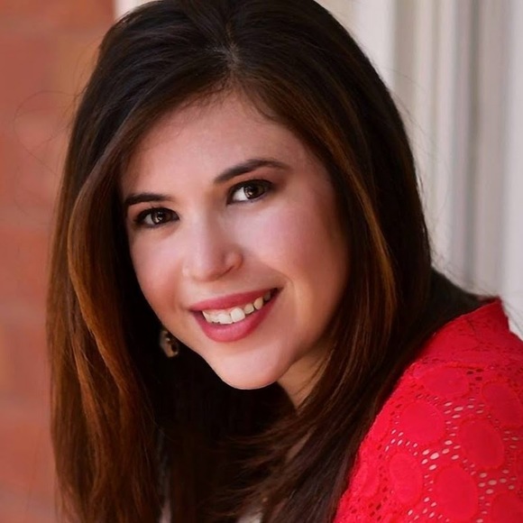 Profile Picture of Tara Furgerson (@tarafhomes) on Poshmark