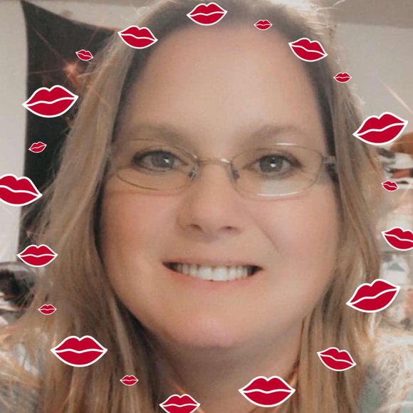 Profile Picture of Shellie Bradley (@shelliebradley) on Poshmark