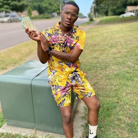 Profile Picture of Bryan Valentine (@valentinebryan3) on Poshmark