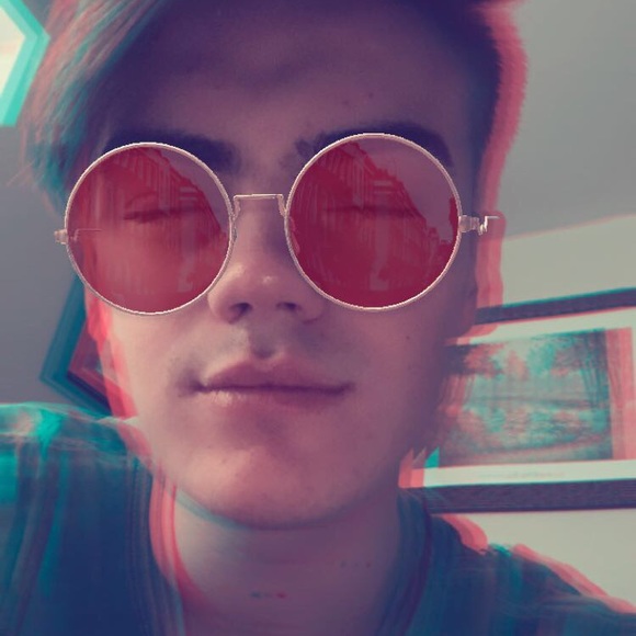 Profile Picture of Carson Greene (@carsonegreene99) on Poshmark