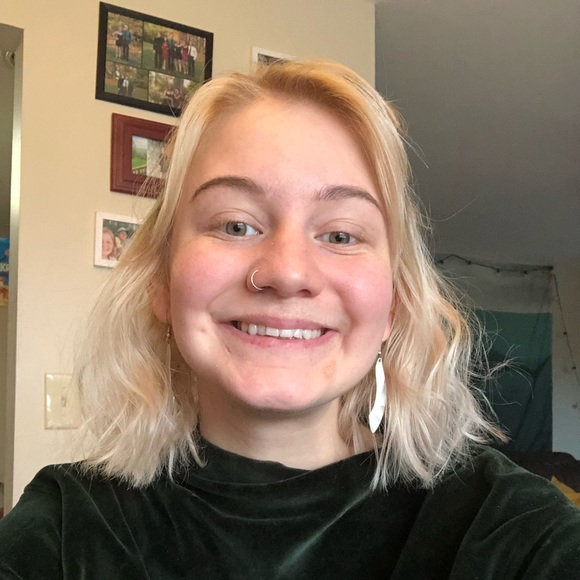 Profile Picture of Grace Riggs (@g_riggs) on Poshmark