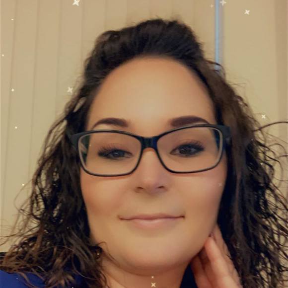 Profile Picture of Tammy Reles (@tammygosart) on Poshmark