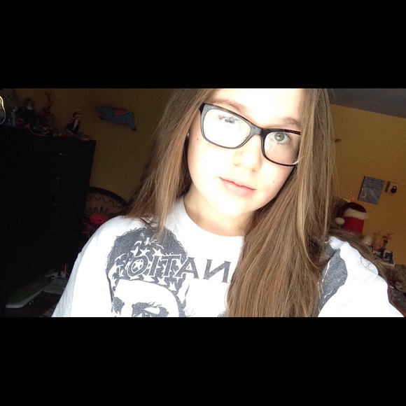 Profile Picture of Becca Stutler (@becaw) on Poshmark