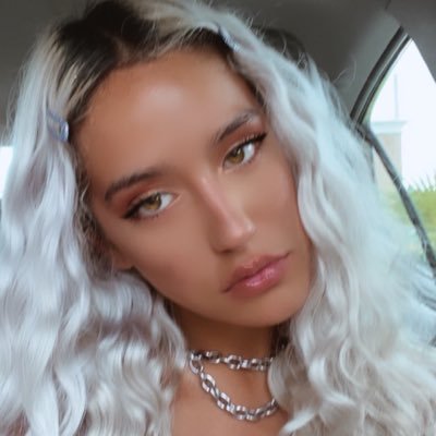 Profile Picture of Manuela Rivera  🥀 (@Manuelariveraa) on Twitter
