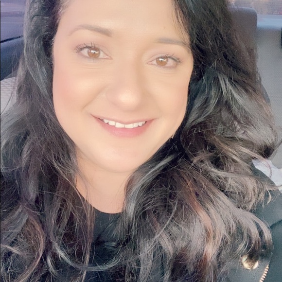 Mindy Perez - Poshmark Profile Picture of Mindy Perez (@mindanunez) on Poshmark