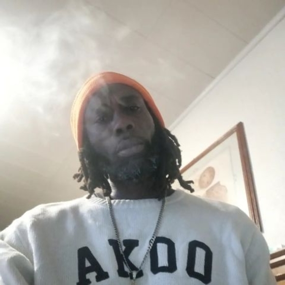 Profile Picture of Mitchell Oliver (@myraoliver0) on Poshmark