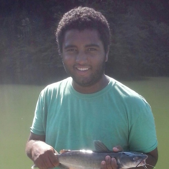 Profile Picture of Eric Pullen (@epull14) on Poshmark