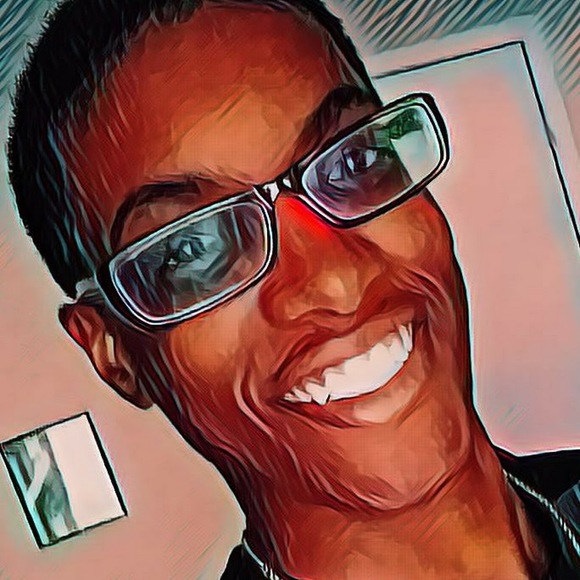 Evan Pondja - Poshmark Profile Picture of Evan Pondja (@evan547) on Poshmark