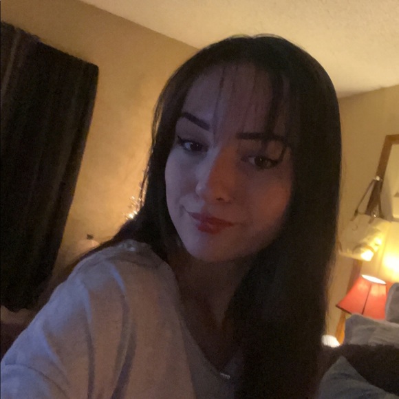 Profile Picture of Olivia Travis (@livyeaa) on Poshmark