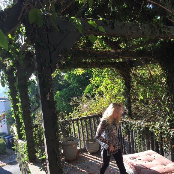 Profile Picture of Betsy Soloway-aizley (@bgracesa) on Poshmark