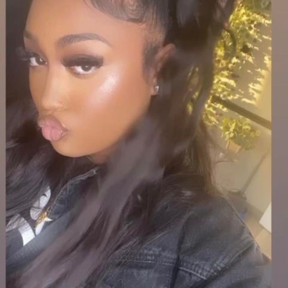 Profile Picture of Arielle Sharp (@arielle_sharp) on Poshmark