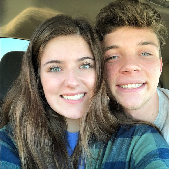 Profile Picture of Alexis Everson (@alexiseverson) on Poshmark