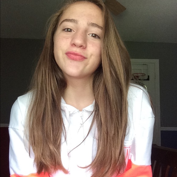 Profile Picture of Hannah Wassall (@hannahgirl109) on Poshmark