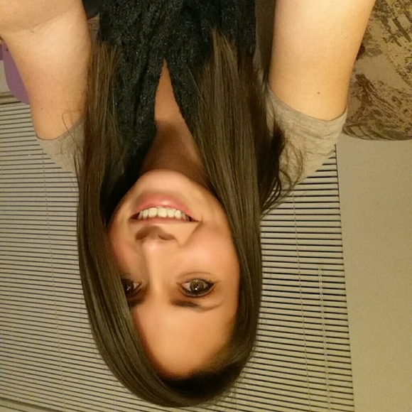 Profile Picture of Leanna Marolf (@leanna1611) on Poshmark