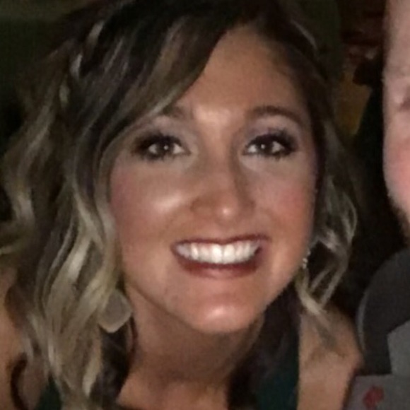 Profile Picture of Maria Turbak (@maria_turbak) on Poshmark