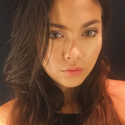 Profile Picture of Heather Matthews (@Hevther) on Twitter