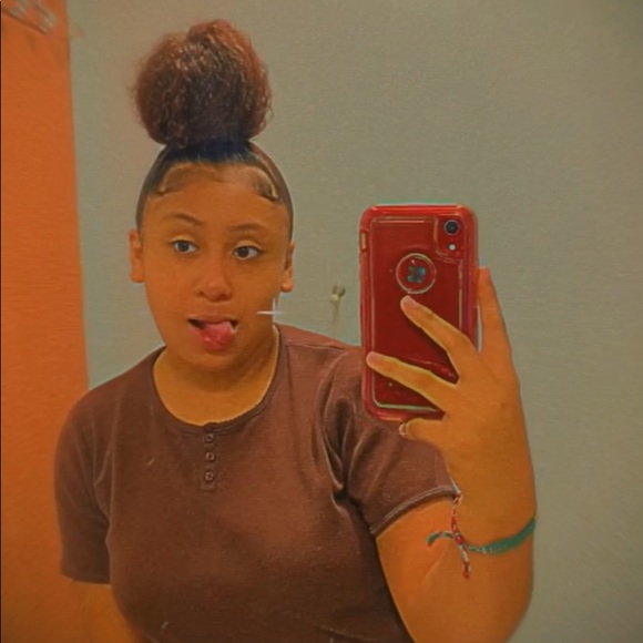 Profile Picture of Itamar Moreno (@itamar_moreno) on Poshmark