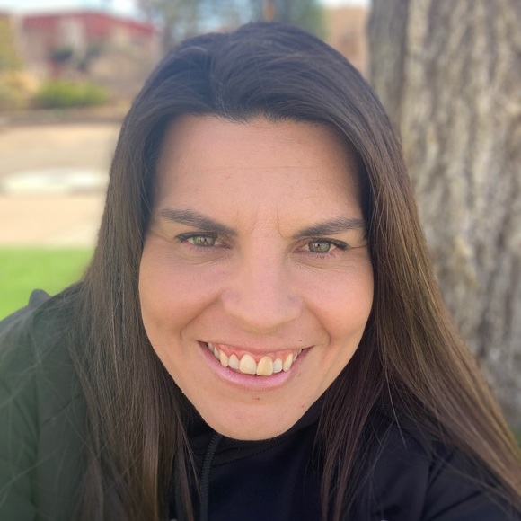 Profile Picture of Kim Stout (@kimdstout) on Poshmark