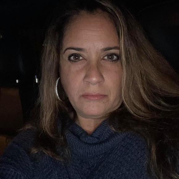 Profile Picture of Karen Tutela (@karent1231) on Poshmark