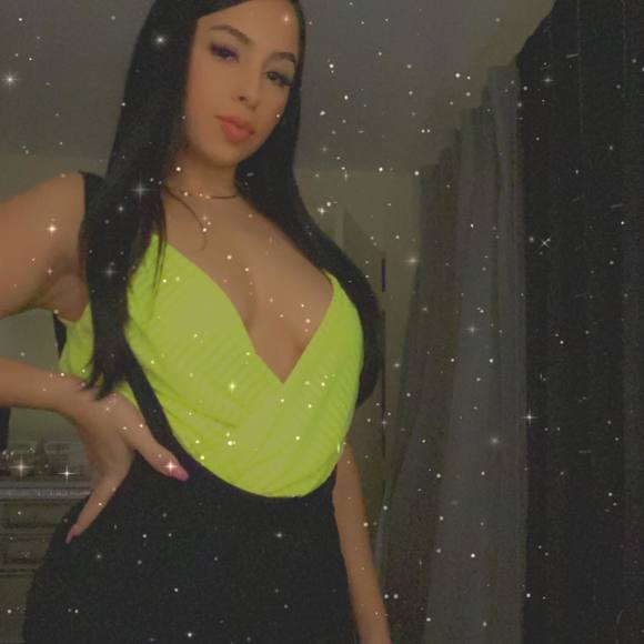 Profile Picture of Indira Ozoa (@indiraozoa) on Poshmark