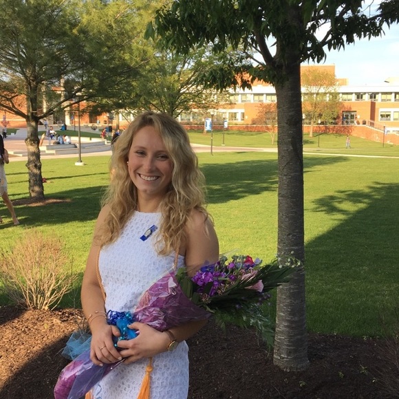 Profile Picture of Cheyenne Ballsieper (@ballsieperc1) on Poshmark