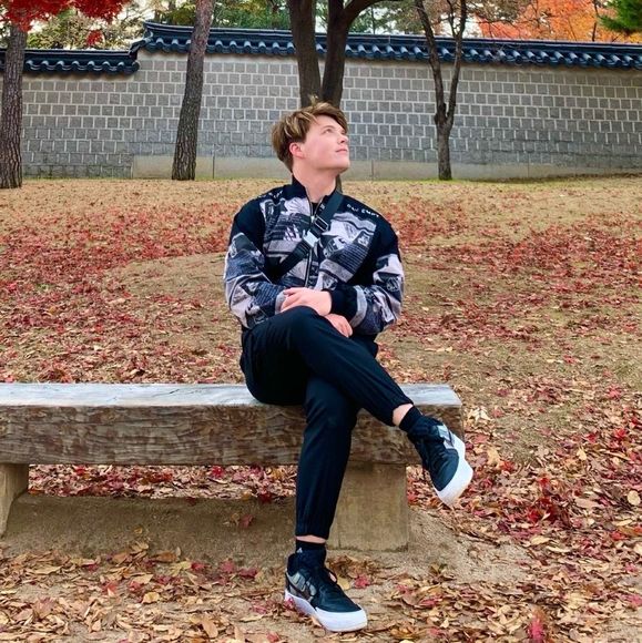 Profile Picture of Matthew Snowden (@snowbro91) on Poshmark